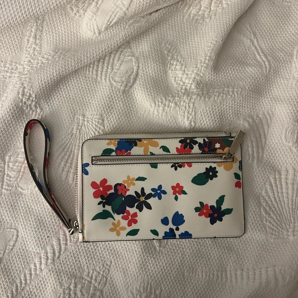 Kate Spade White and Red Wallets Floral Design - Picture 3 of 3